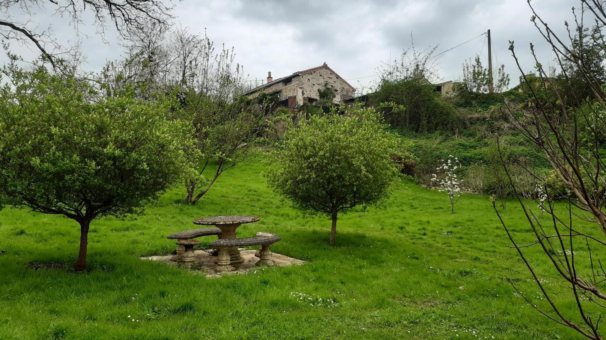 Au Coeur Des Loges Bed and Breakfast Saint-Bonnet-de-Bellac Εξωτερικό φωτογραφία